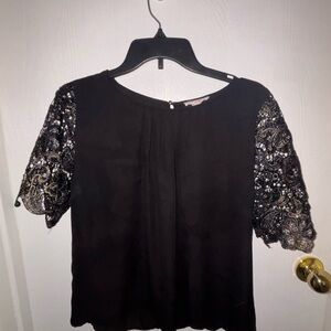 Agaci (brand) - Elegant Black Lace Sleeve Top Size - L